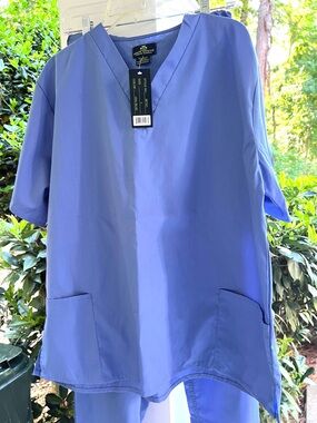 NWT SCRUBS SET NATURAL UNIFORMS BP 101 LARGE CEIL BLUE See photos in 30350 POCKE